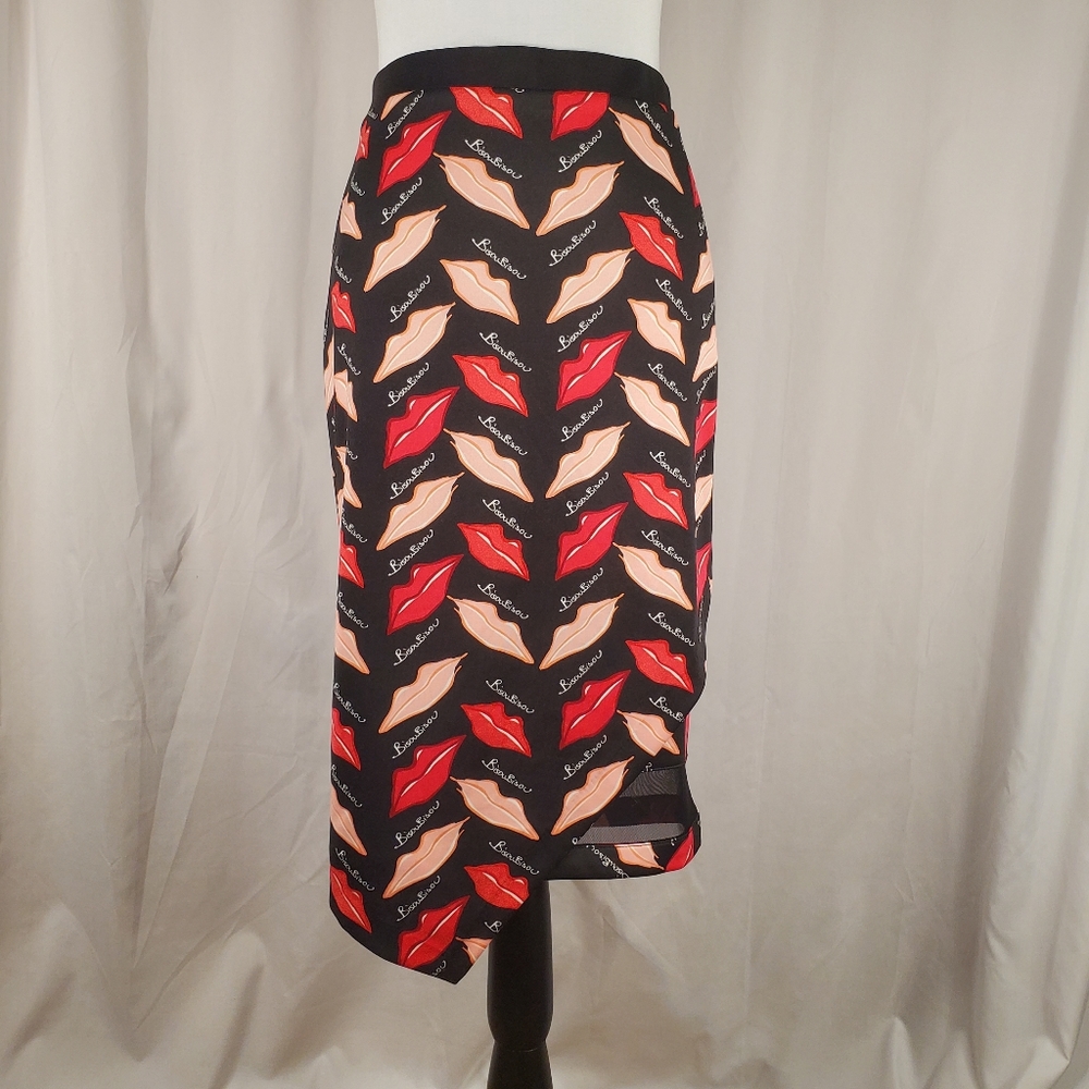 🎉Host Pick🎉Bisou Bisou lip print pencil skirt
